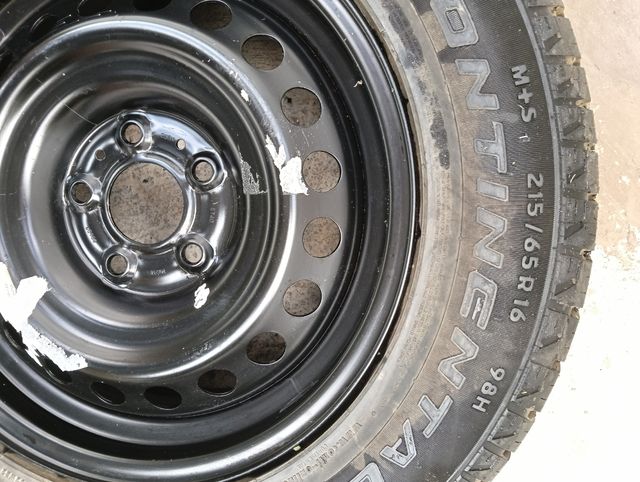 Neumático Continental Cross Contact LX con llantas