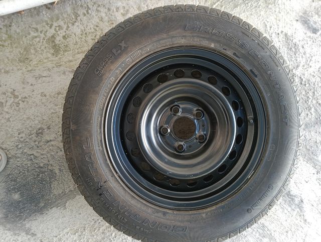 Neumático Continental Cross Contact LX con llantas