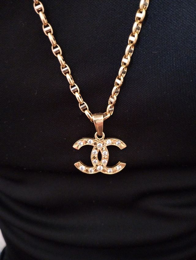 Colgante Chanel Oro 18k con Circonitas
