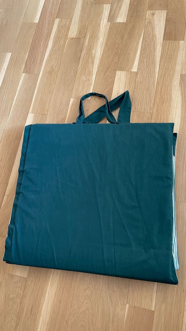 Colchoneta guardería verde a rallitas