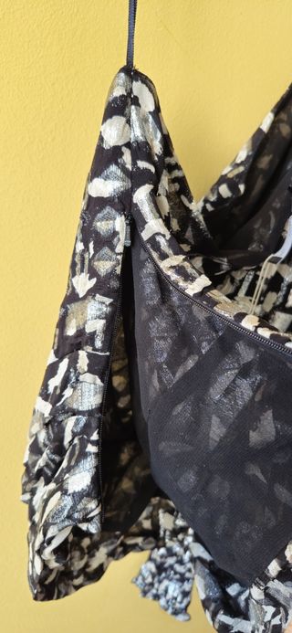 Top hombro descubierto negro estampado (Mango)