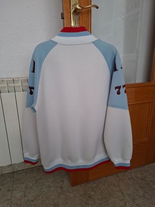 Chaqueta deportiva Race One azul y blanca