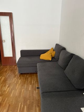 Divano letto IKEA FRIHETEN grigio scuro. 