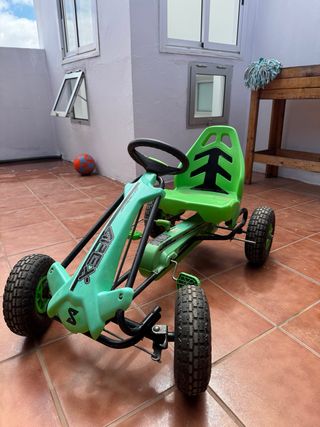 Coche de pedales verde APEX