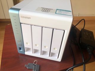 NAS QNAP TS-x31K 4 bahías + 4 discos 14TB