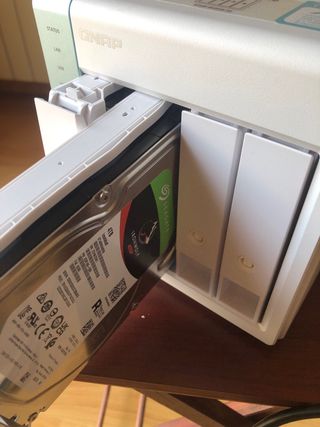 NAS QNAP TS-x31K 4 bahías + 4 discos 14TB