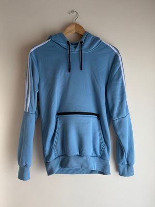 Sudadera con capucha azul y rayas