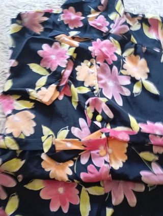 Vestido de verano con flores y bolsillos
