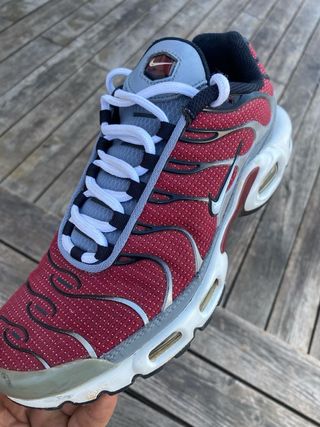 Nike TN Air Max Plus grises y rojas