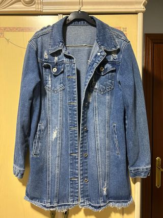 Chaqueta vaquera desgastada larga