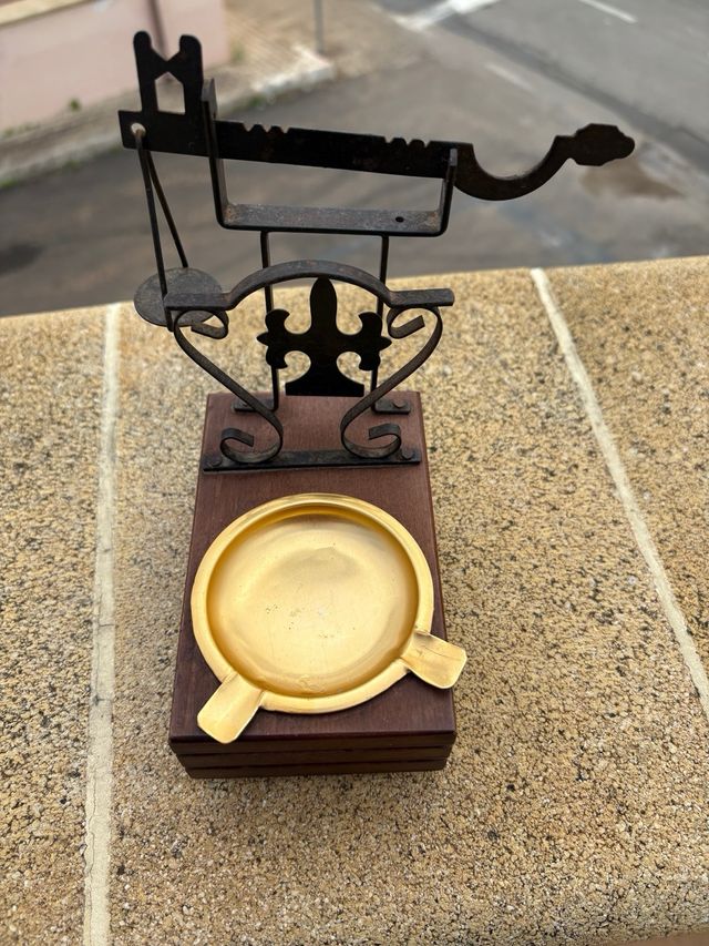 Posacenere vintage design bilancia