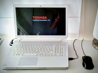 Ordenador portátil Toshiba Satellite blanco