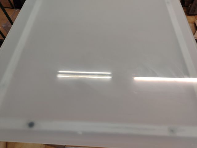 Mesade espocion  de cristal y metal