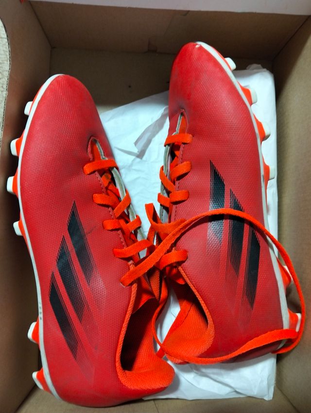 Botas de fútbol Adidas rojas