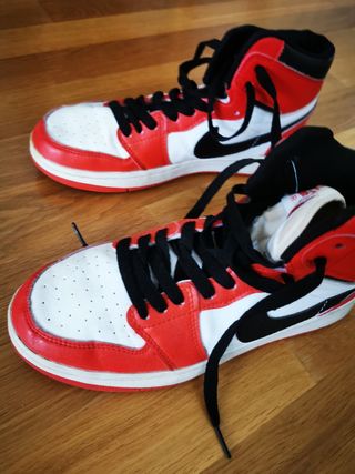 Zapatillas t39
 Nike Jordan niño T.39