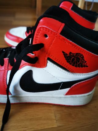 Zapatillas t39
 Nike Jordan niño T.39
