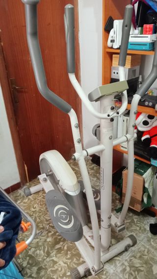 Bicicleta elíptica blanca