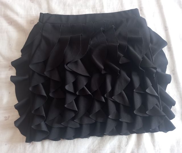 Minifalda de volantes negra