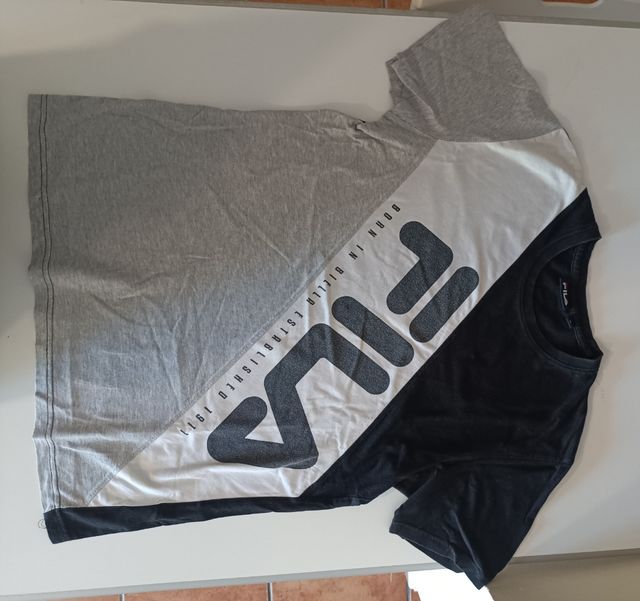 Camiseta Fila Gris y Negra