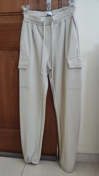 Pantalón cargo beige talla 32
