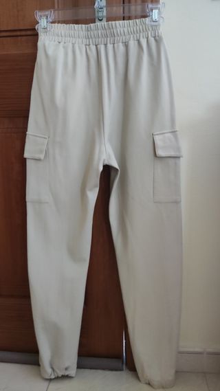 Pantalón cargo beige talla 32