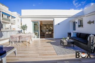 Ático en venta en Playa de la Fontanilla en Marbella