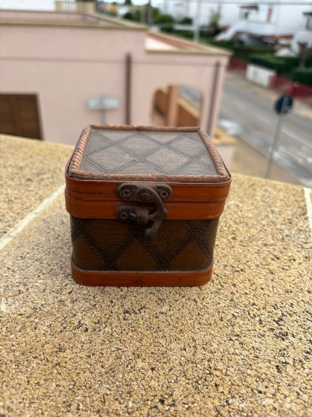 Scatola vintage in legno porta oggetti