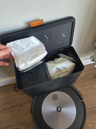 Roomba j7+ Robot Aspirador con Wi-Fi y Autovaciado