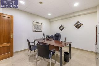 Oficina en venta en Pajaritos - Plaza de Toros en Granada