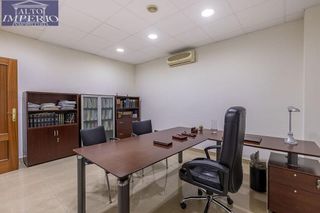 Oficina en venta en Pajaritos - Plaza de Toros en Granada
