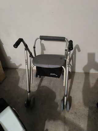 Andador plegable.