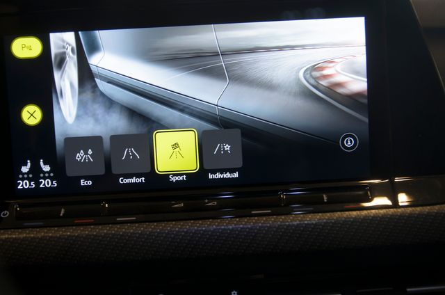 Volkswagen Golf 2.0TDI R-Line DSG 150CV