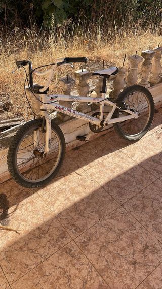 Bicicleta BMX Monty Blanca