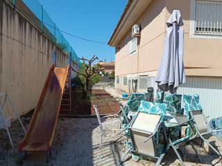 Chalet con terreno y piscina en Las Torres de Coti