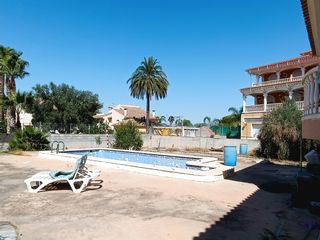 Chalet con terreno y piscina en Las Torres de Coti