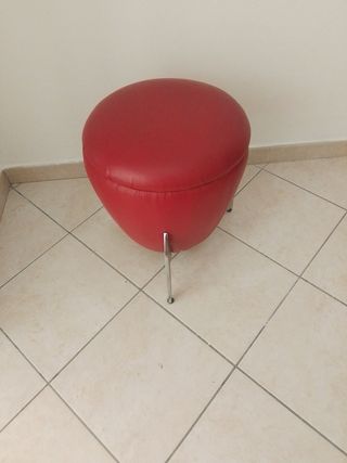 Sgabello rotondo in pelle rossa