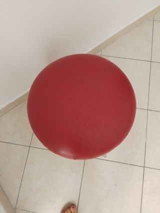 Sgabello rotondo in pelle rossa