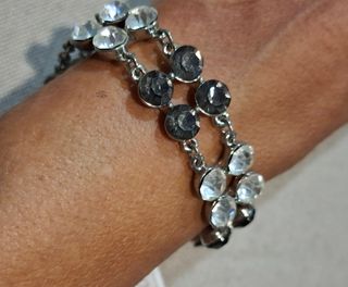Pulsera con piedras grises y plateadas