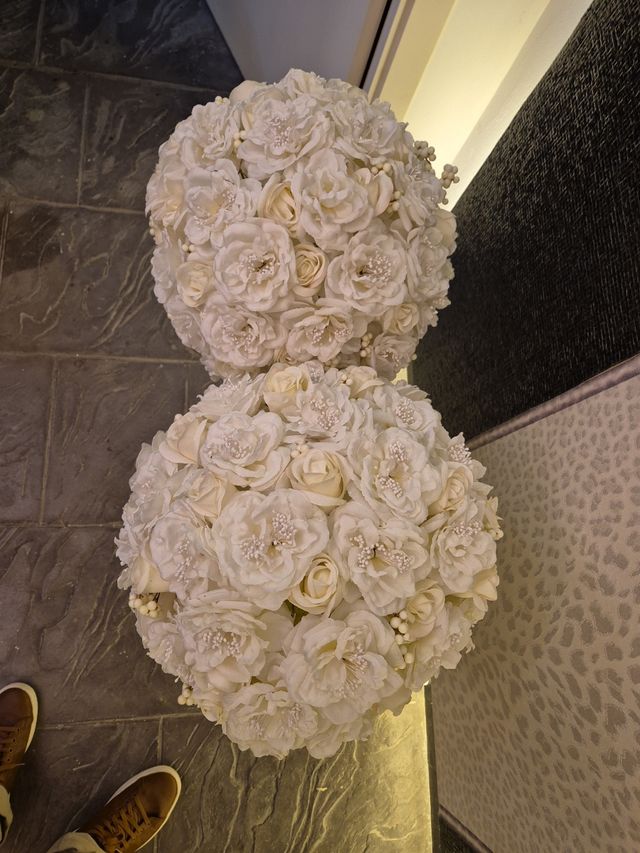 Conjunto 2 Jarrones Rosas Blancas