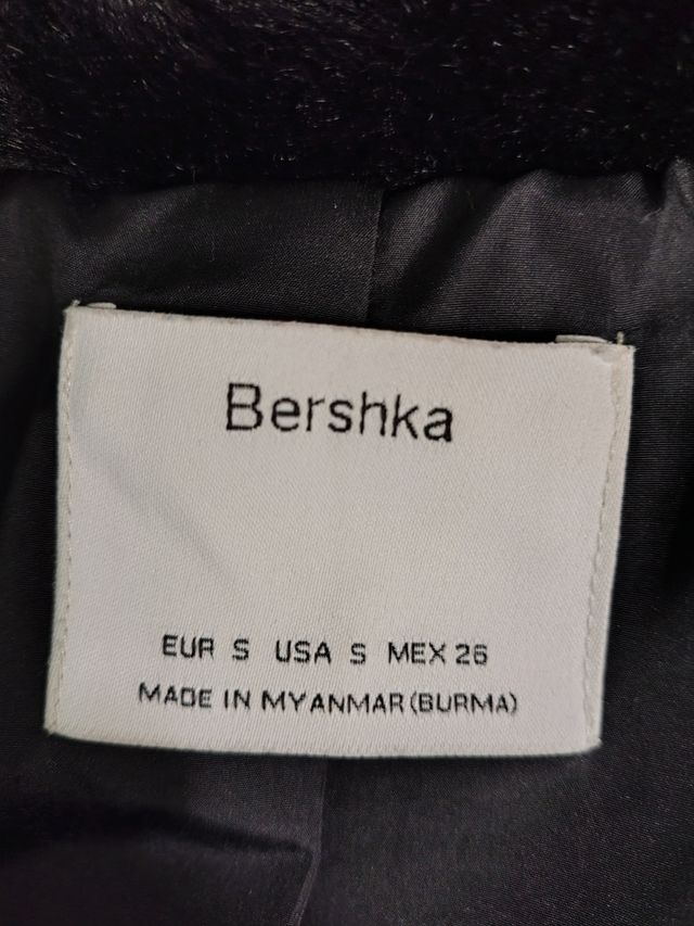 Eco pelliccia nera Bershka S