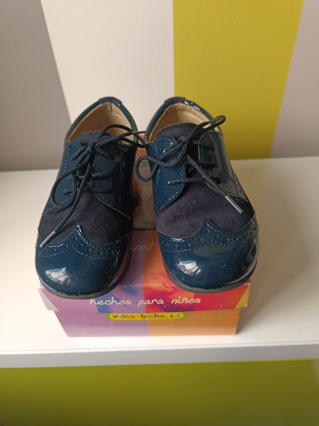 Zapatos niño azul marino charol y ante, talla 25
