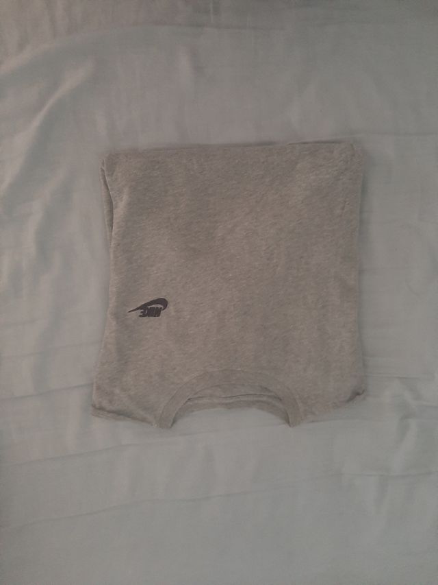 Camiseta Nike Gris