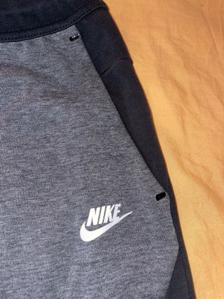 Nike Tech Fleece Pantalones Gris y Negro 