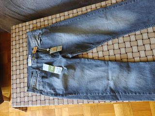 Pantalón vaquero gris Talla 42 REGULAR. Nuevo.