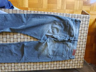 Pantalón vaquero gris Talla 42 REGULAR. Nuevo.