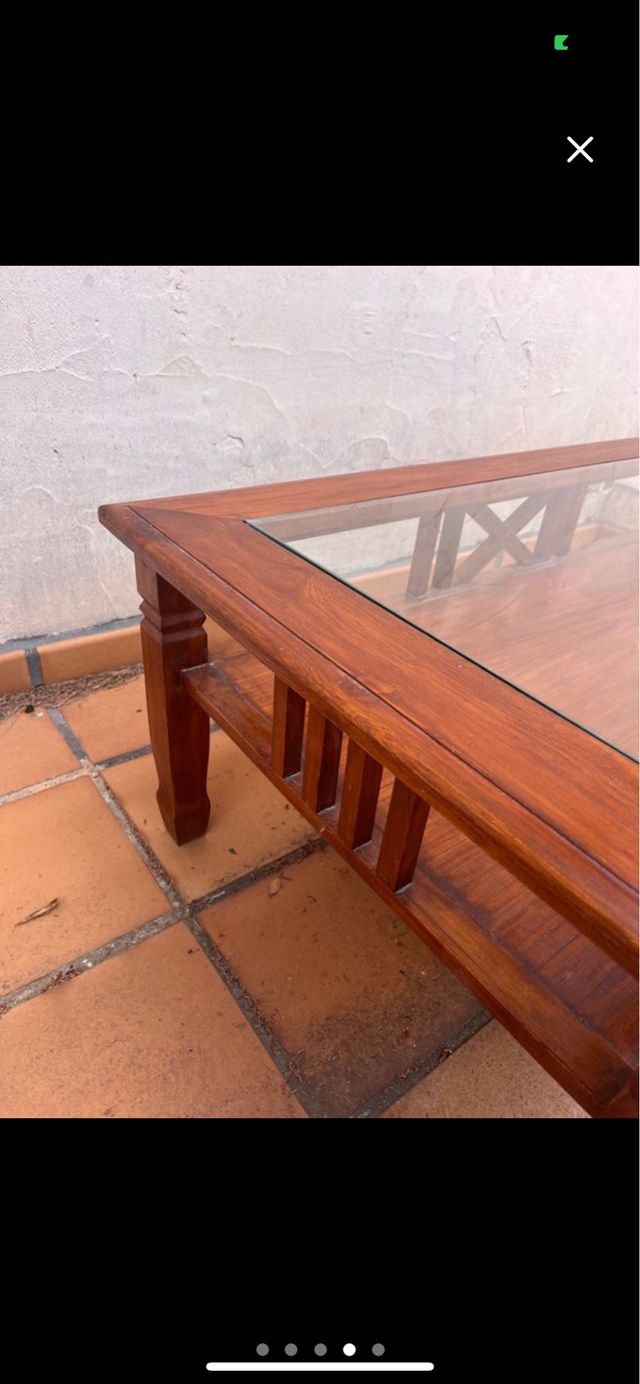 Mesa de centro de madera maciza con tapa de crista