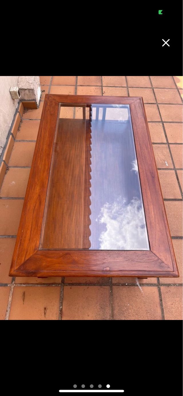 Mesa de centro de madera maciza con tapa de crista