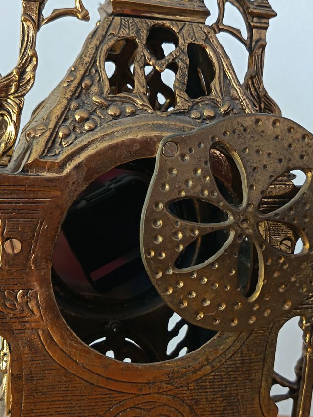 Reloj de sobremesa barroco dorado