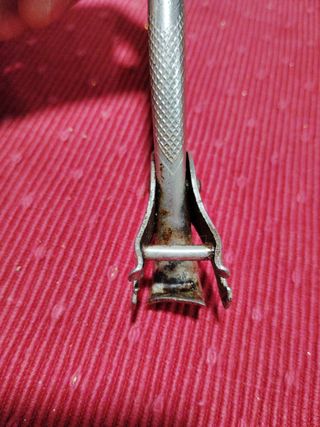 Abrelatas de tenaza cromado antiguo Gaika