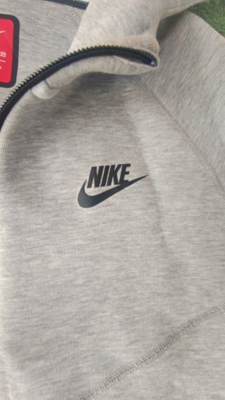 Chaqueta Nike Tech